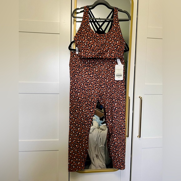 Fabletics Pants - Fabletics Leopard Workout set